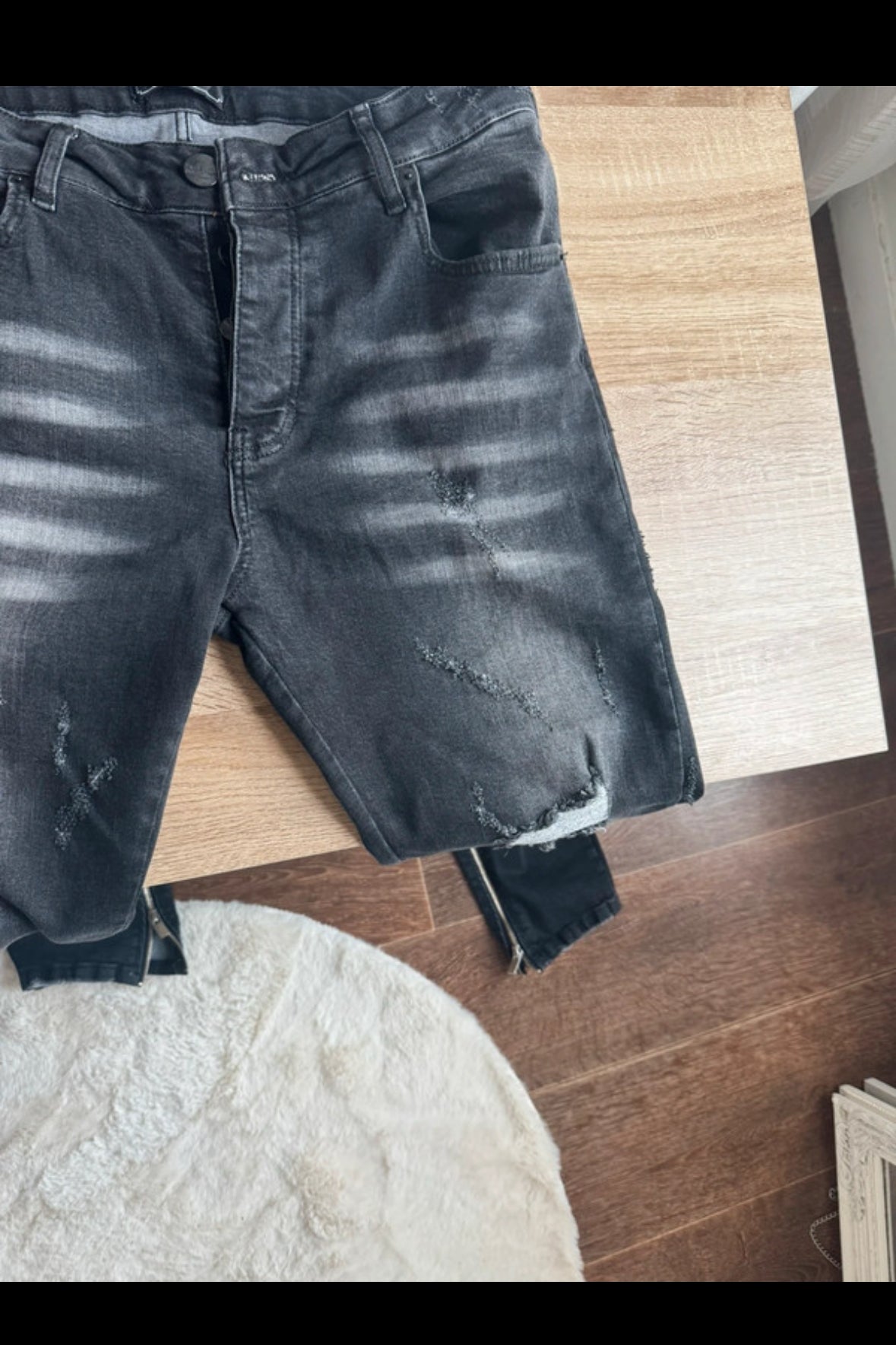 Zipped jeans