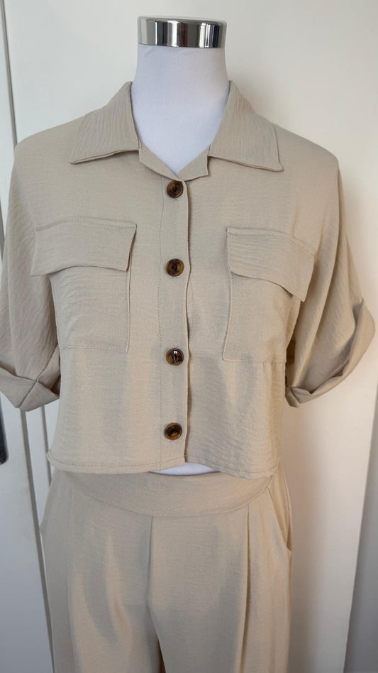 Ensemble beige 2 pièces avec boutons