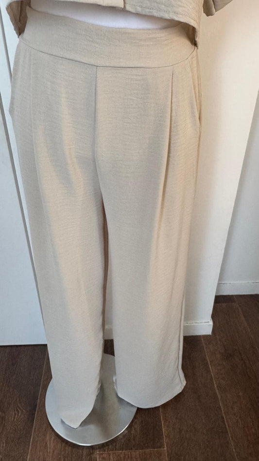 Ensemble beige 2 pièces avec boutons